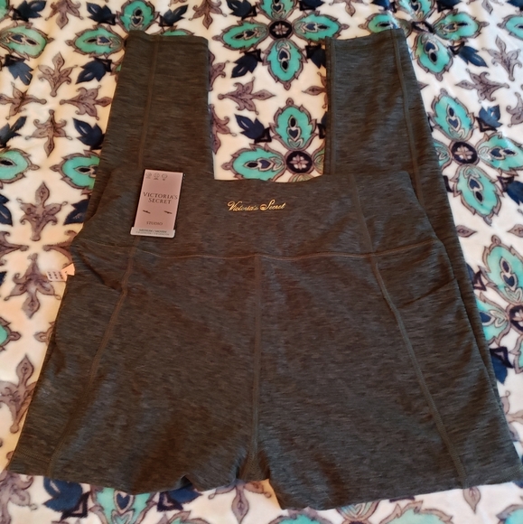 Nwt Victoria Secret Studio 7/8 Tight Leggings sz M - Picture 2 of 7